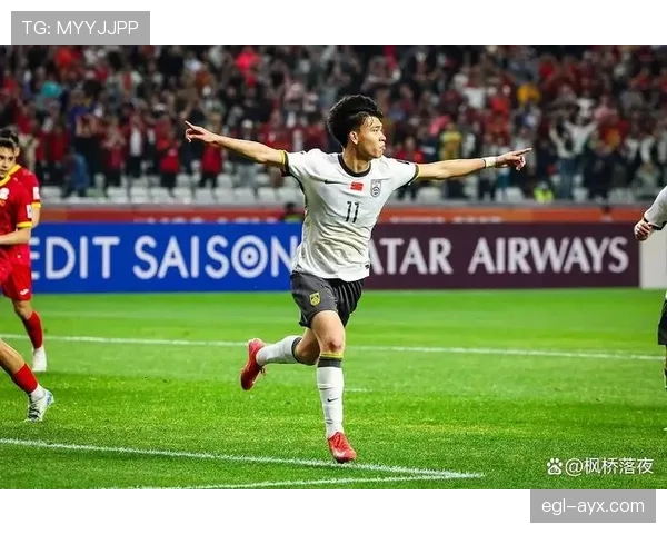 足球新星闪耀赛场,青年才俊表现抢眼引关注 足球新星闪耀赛场,青年才俊表现抢眼引关注