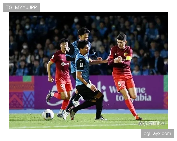 足球盛宴吸引球迷热潮，精彩对决持续引发关注与讨论