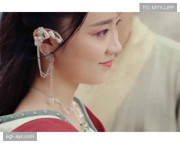 看史梦瑶出街真不像艺人，更像邻家买菜的姑娘，谁信她背后有这么多秘密？